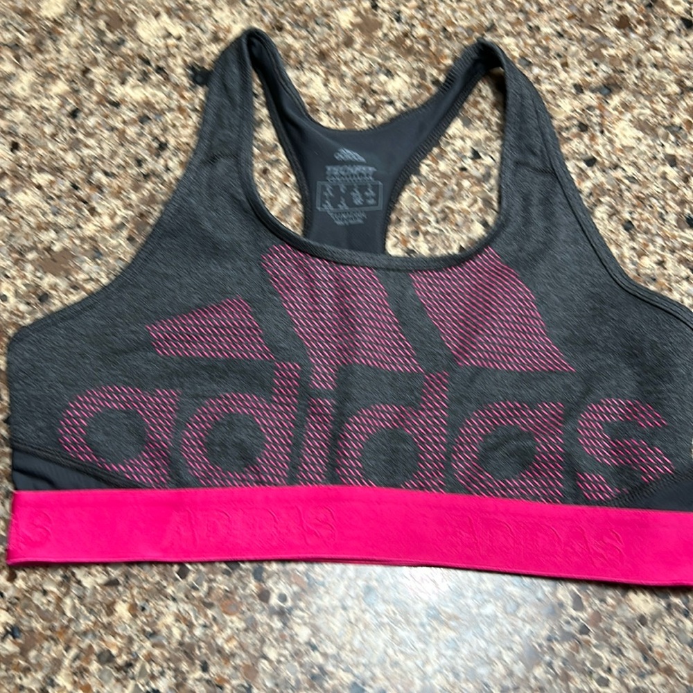 Adidas sports bra size medium